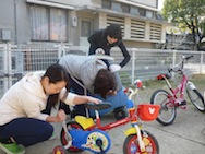 春休みに先生達みんなで遊具、乗り物の点検をしました!