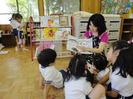 ママ先生に絵本読んでもらったよ☆