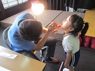 大きなお口をあけて、歯医者さんの先生お願いします!