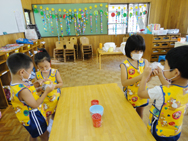 しそをもみもみ....