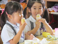 アイスクリームっ♪おいし〜っ!
