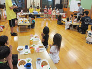 幼稚園の畑でとれたキュウリも!おばちゃんが酢の物作ってくれたよ!