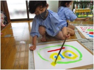 絵の具を使って