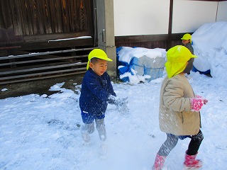 雪遊び