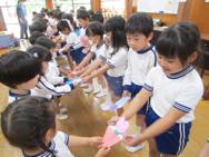 プレゼント渡し(年少・年長)