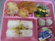 給食メニュー<