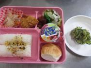 給食メニュー<