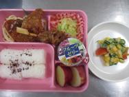 給食メニュー<