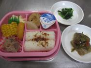 給食メニュー<